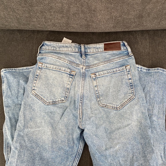 Size 1 Hollister ripped jeans - Picture 3 of 3
